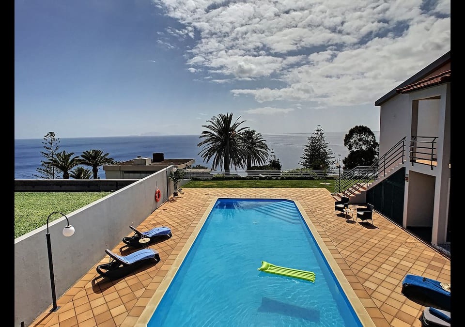 Басейн Villa Prainha з видом на Атлантичний океан